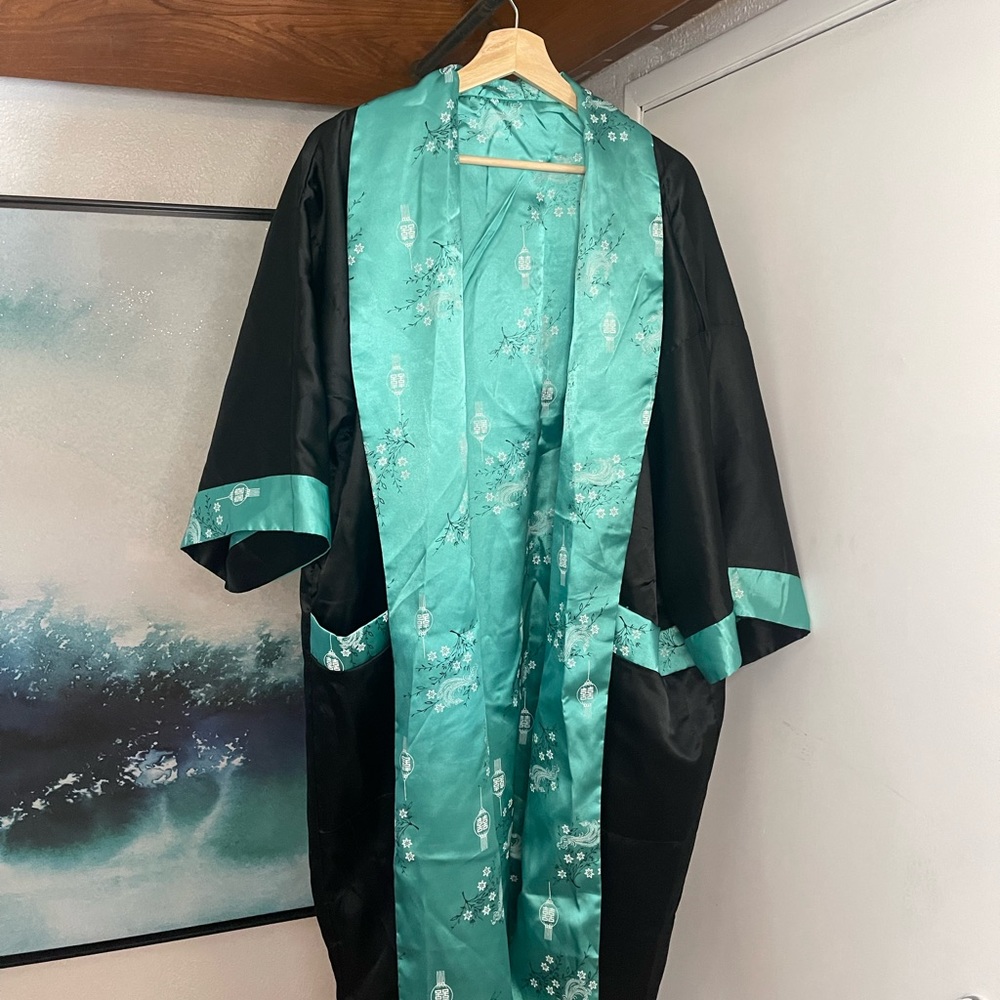 Reversible kimono